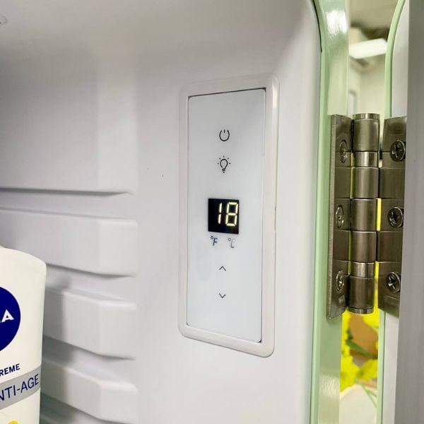 Tủ lạnh HCK 48L Bộ điều chỉnh nhiệt độ từ 4 đến 22 độ C