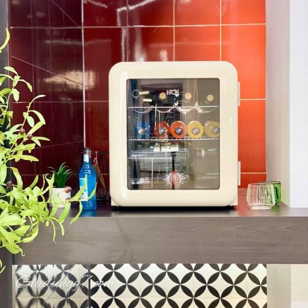 Tủ lạnh HCK 48L Giữ cho đồ uống của bạn luôn mát lạnh.