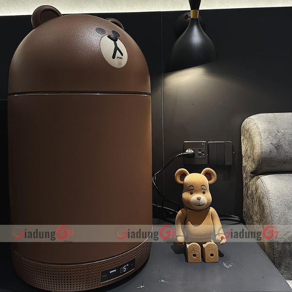 Tủ lạnh mini Ccomo x Line Friends được thiết kế với 2 màu nâu hoặc vàng cho bạn lựa chọn phù hợp cá tính