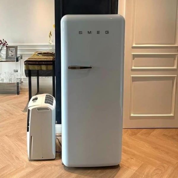 Tủ lạnh Smeg FAB28RPB5 535.14.618 Thiết kế mang đậm phong cách retro với những đường cong bo tròn tinh tế