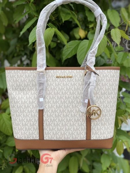 Một số hình ảnh Túi xách Michael Kors Jet Set Travel Large Logo Tote Bag