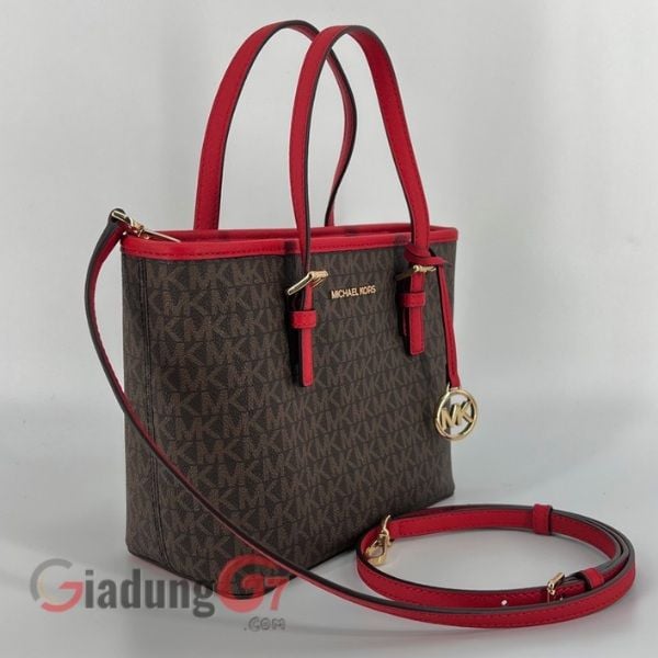 Túi xách Michael Kors Jet Set Travel Small Logo Top-Zip Tote Bag giúp bạn trở nên sang trọng, quý phái