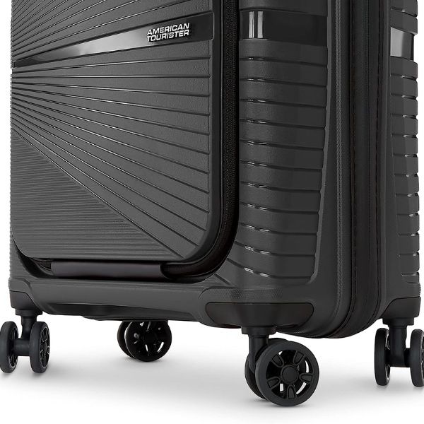 Vali American Tourister Airconic size 20 với bánh xe đôi giúp lăn bánh thoải mái hơn