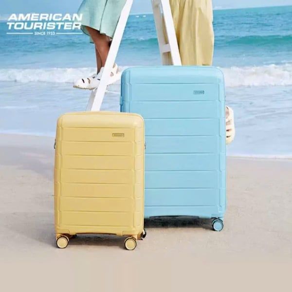 Vali American Tourister Sayyes Chất liệu: PP cao cấp, lót polyester mềm mại.