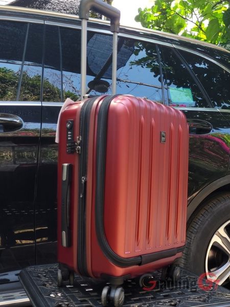 Vali Delsey Paris Helium Titanium với Bánh xe cao su hoạt động rất tốt trên vali và đặc biệt trên các bề mặt nhẵn