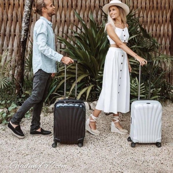 Vali Samsonite C-Lite size 20 màu bạc Kiểu dáng mang tính biểu tượng từng đạt giải thưởng