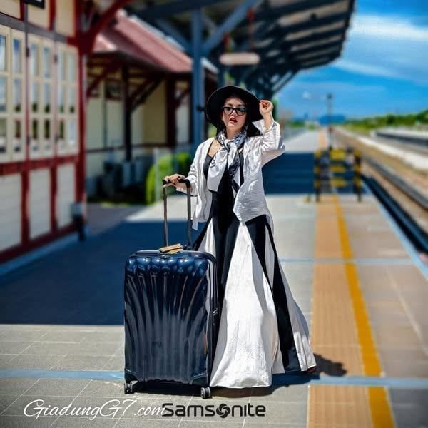 Vali Samsonite C-Lite size 28 màu xanh Midnight - Thiết kế tinh xảo tạo nên sự tự tin