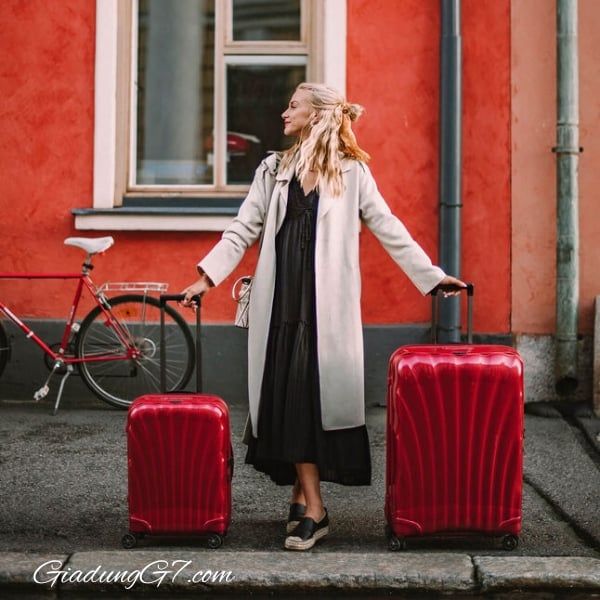 Vali Samsonite C-Lite size 20 màu đỏ Được sản xuất tại Châu Âu