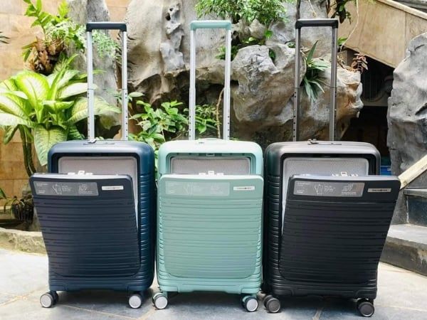 Vali Samsonite Elevation Plus với vỏ Polypropylen Samsonite có khả năng chống va đập và cực nhẹ