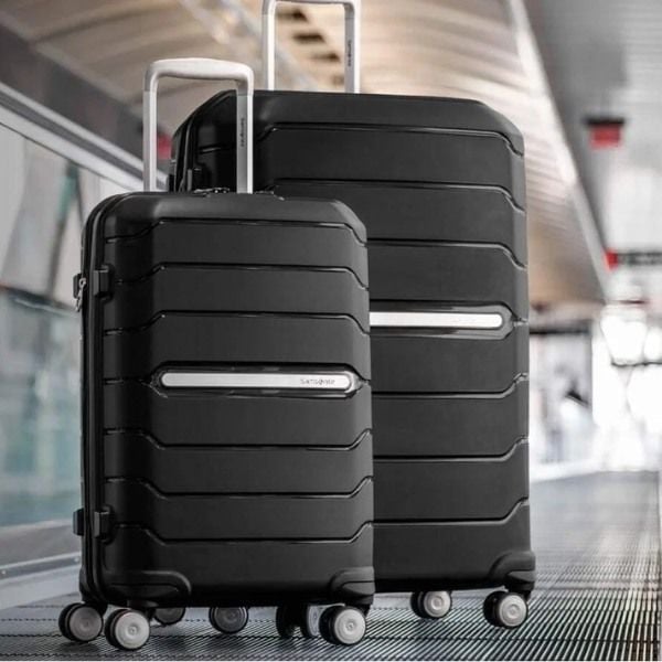 Vali Samsonite Freeform được thiết kế với ngăn chứa rộng rãi và an toàn, đảm bảo đồ của bạn được đựng và bảo quản tốt trong suốt chuyến đi.