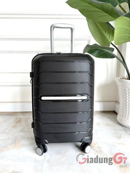 Với các đường nét mượt mà và tỉ mỉ, Vali Samsonite Freeform mang đến một vẻ ngoài hấp dẫn và chuyên nghiệp.