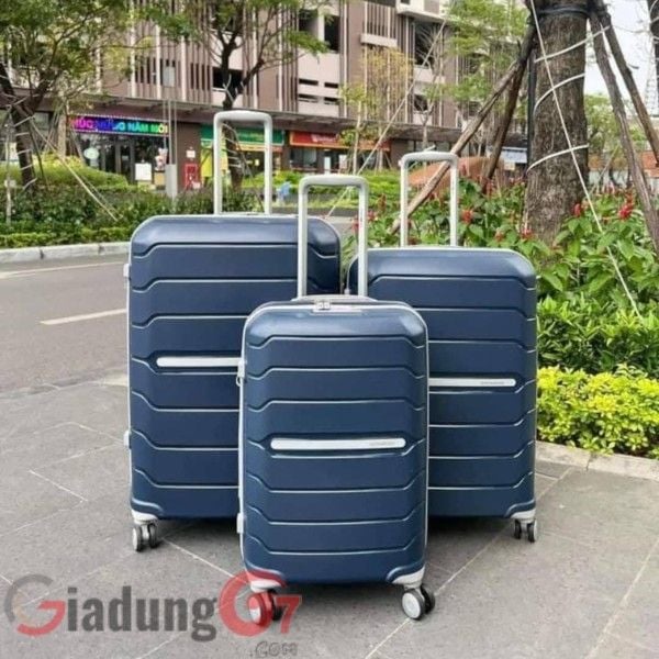 Vali Samsonite Freeform màu xanh navy có nhiều size&nbsp;để bạn lựa chọn