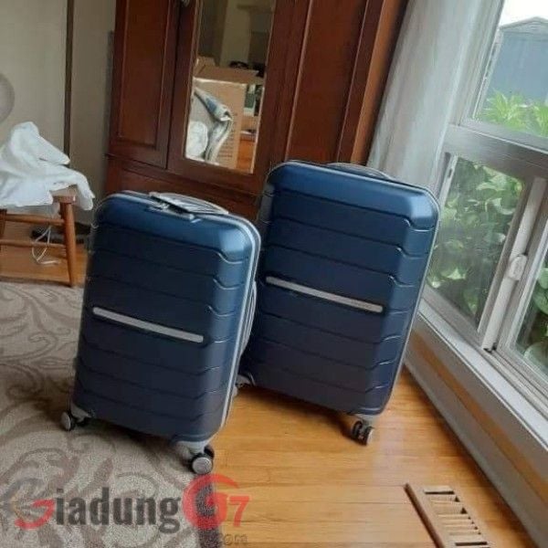 Vali Samsonite Freeform màu xanh navy phù hợp với cả nam và nữ, màu cực kỳ sạch và nhã nhặn