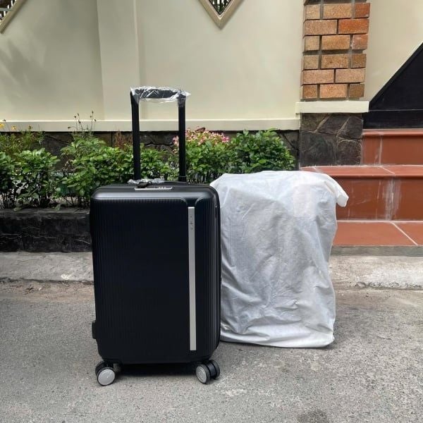 Thiết kế ấn tượng của Vali Samsonite Myton size 20/28 màu đen đáp ứng mọi nhu cầu của du khách