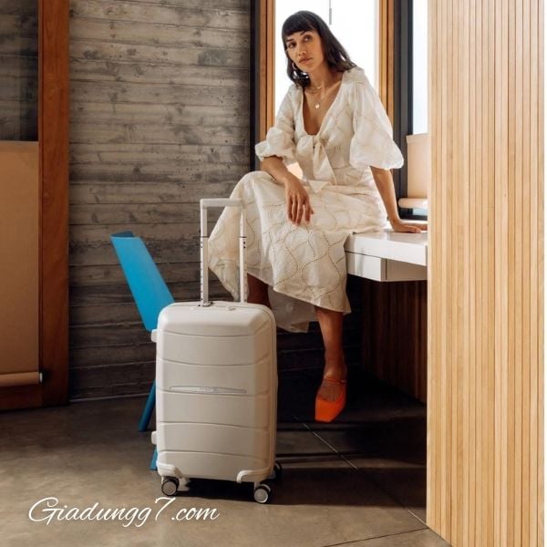 Vali Samsonite Outline Pro Vải lót bên trong Recyclex® được làm từ 100% chai nhựa tái chế