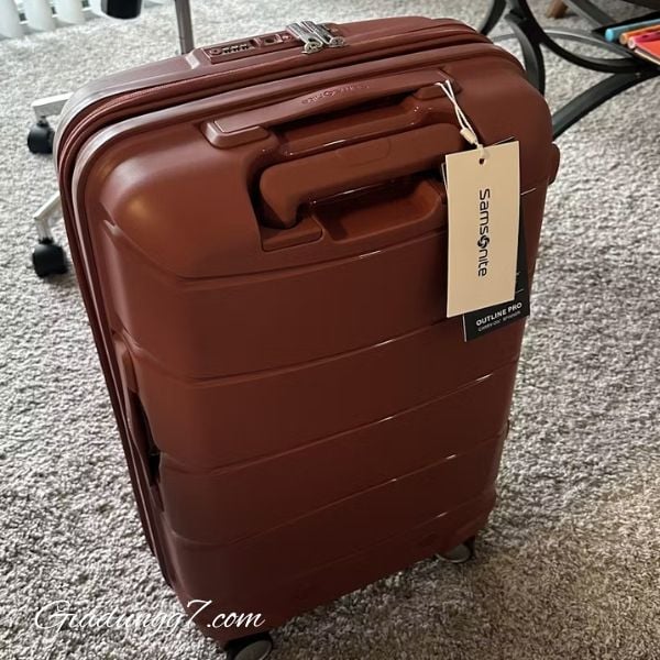 Vali Samsonite Outline Pro size 28 màu Đỏ Vải lót bên trong Recyclex® được làm từ 100% chai nhựa tái chế