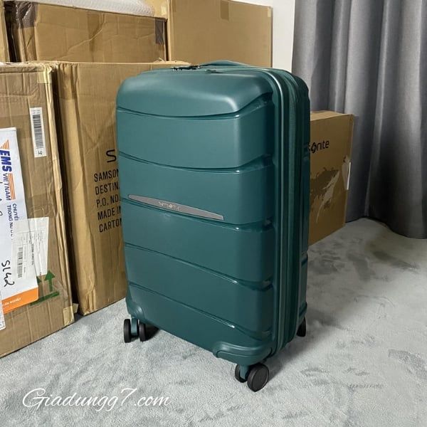 Vali Samsonite Outline Pro thường đi kèm với tính năng mở rộng