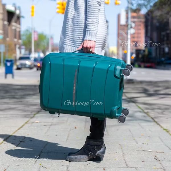 Vali Samsonite Outline Pro có kiểu dáng trẻ trung, thời thượng và tinh tế
