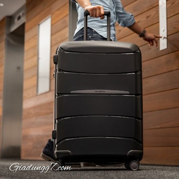 Vali Samsonite Outline Pro sẽ mang lại sự tự tin cho bạn trong mọi hành trình.