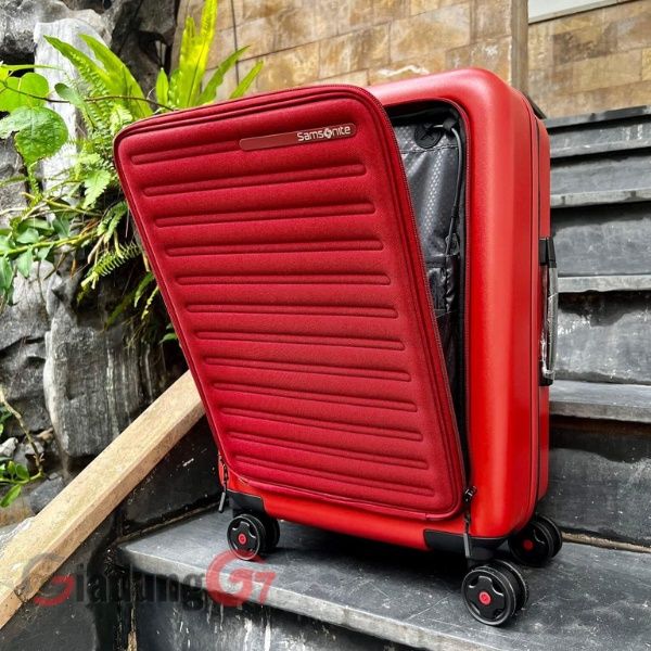 Vali Samsonite Stackd Size 20 có ngăn QuickEntry sáng tạo, có khoang chứa laptop riêng giúp giữ an toàn máy tính xách tay và máy tính bảng 13 inch