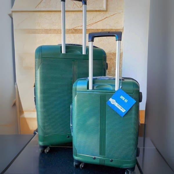 Vali Samsonite Supra DLX Giữ cho thiết bị của bạn được sạc và đồ đạc của bạn được bảo vệ.