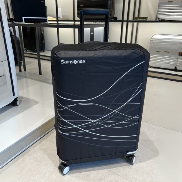 Vỏ bọc vali Samsonite - Size S/M/L Thiết kế mở phía trên để dễ dàng nâng và kéo.