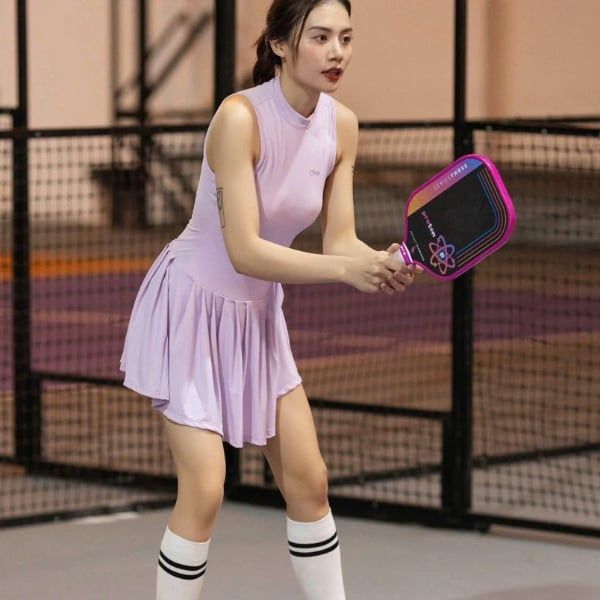 Proton Series 3 Flamingo là mẫu vợt pickleball cao cấp mới nhất từ thương hiệu Proton (Hoa Kỳ),