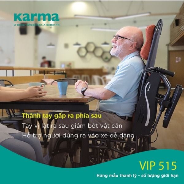 Để di chuyển khỏi xe hay vào xe, bạn có thể kéo thanh chắn hai bên của Xe lăn Karma VIP 515