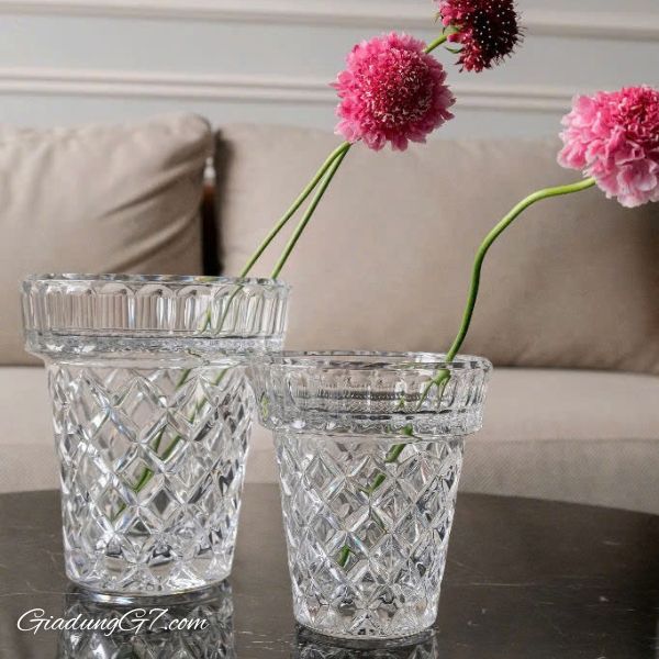 Xô đá pha lê Bohemia đường kính 13.4cm là sự bổ sung hoàn hảo cho bất kỳ bộ quầy bar nào.