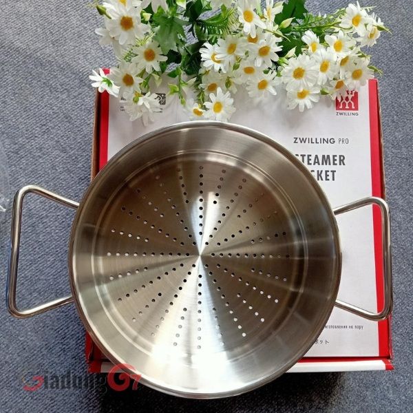 Xửng hấp Zwilling Pro 24cm được làm bằng thép không gỉ cao cấp giúp tỏa nhiệt nhanh và đều đặn