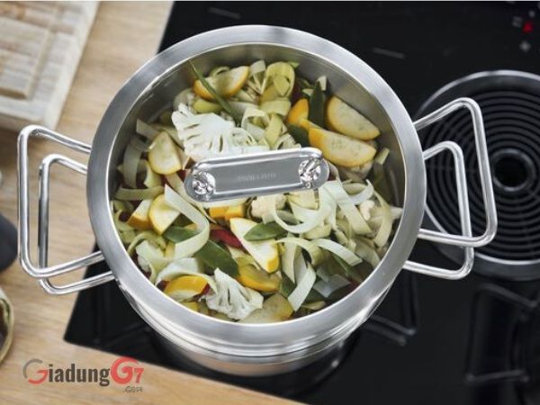 Xửng hấp Zwilling Pro 24cm siêu bền và an toàn tuyệt đối khi tiếp xúc với thực phẩm, chịu nhiệt lên đến 250°C.