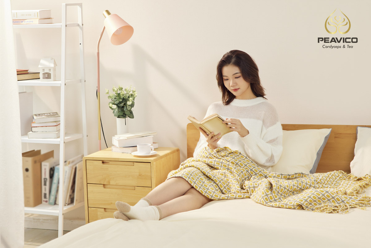 đọc sách trước khi ngủ giúp ngủ ngon