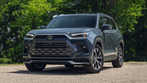 TOYOTA CHUẨN BỊ LÀM MỚI DẢI SẢN PHẨM