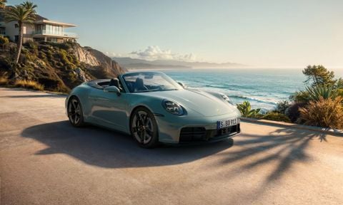 PORSCHE 911 CARRERA 4S 2026 THÊM SỨC MẠNH VÀ TRANG BỊ