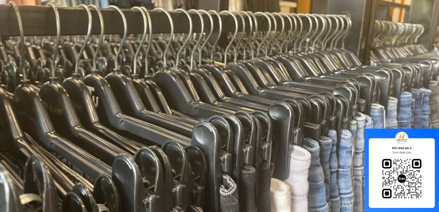 Móc Nhựa Treo Quần Áo Tiệm Giặt Ủi – Đầu Tư Nhỏ, Hiệu Quả Lớn