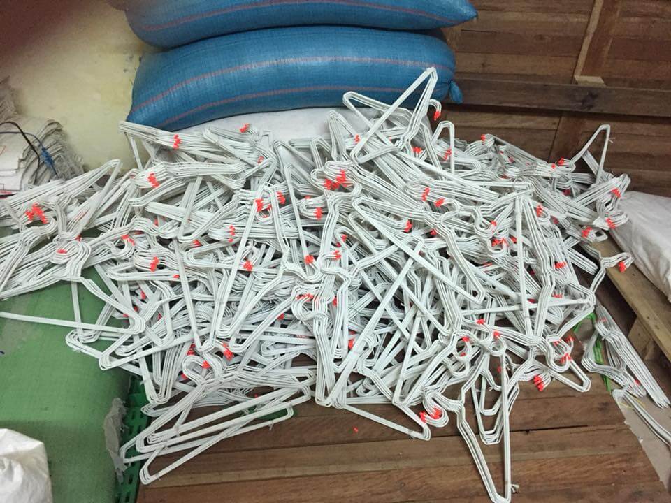 MÓC NHỰA GIÁ SỈ CHO TIỆM GIẶT LÀ  GIÁ 1x – GIẢI PHÁP TIẾT KIỆM CHI PHÍ HIỆU QUẢ