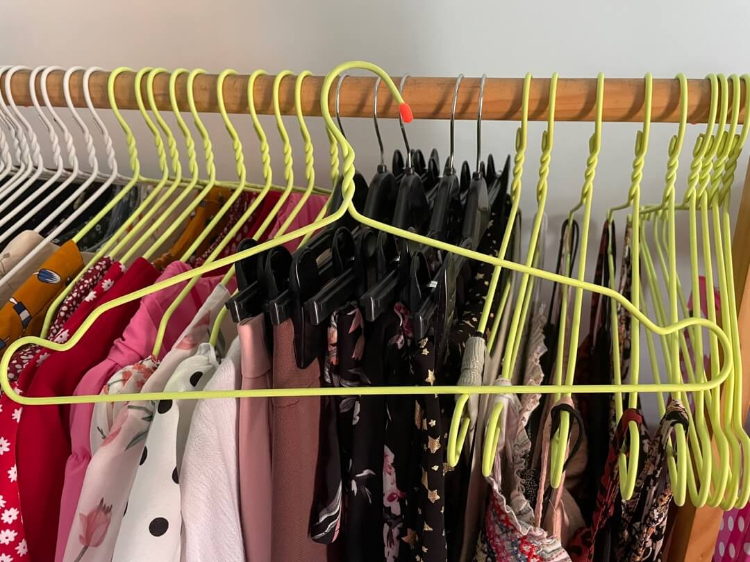 Địa chỉ bán móc nhựa giá sỉ treo quần áo tại tphcm.