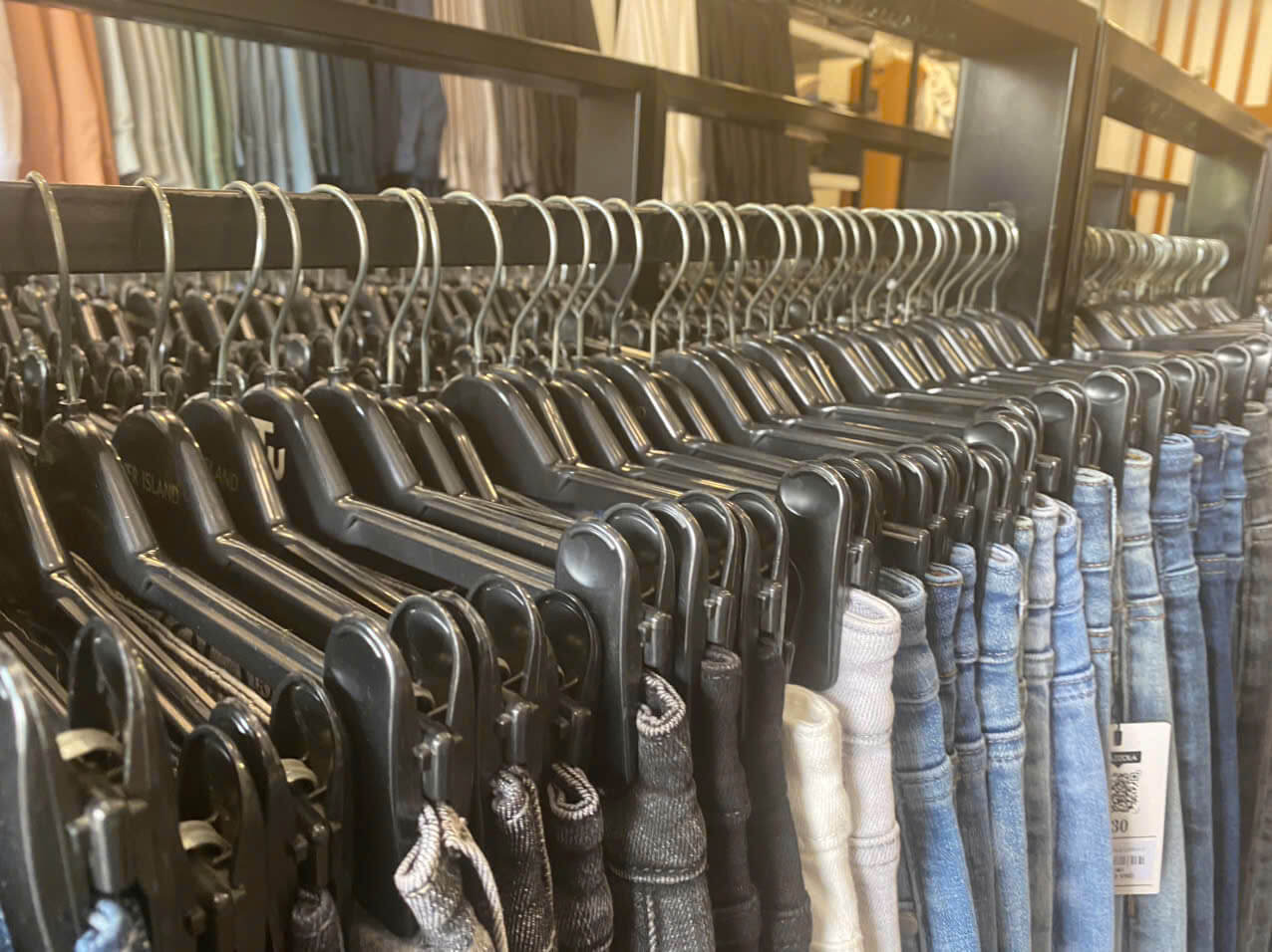 Địa chỉ bán móc kẹp quần jean shop thời trang giá sỉ tại tphcm.