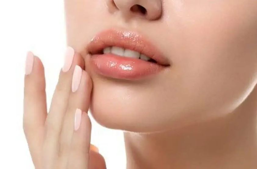 Dưỡng môi ban đêm loại nào tốt nhất dành cho chị em