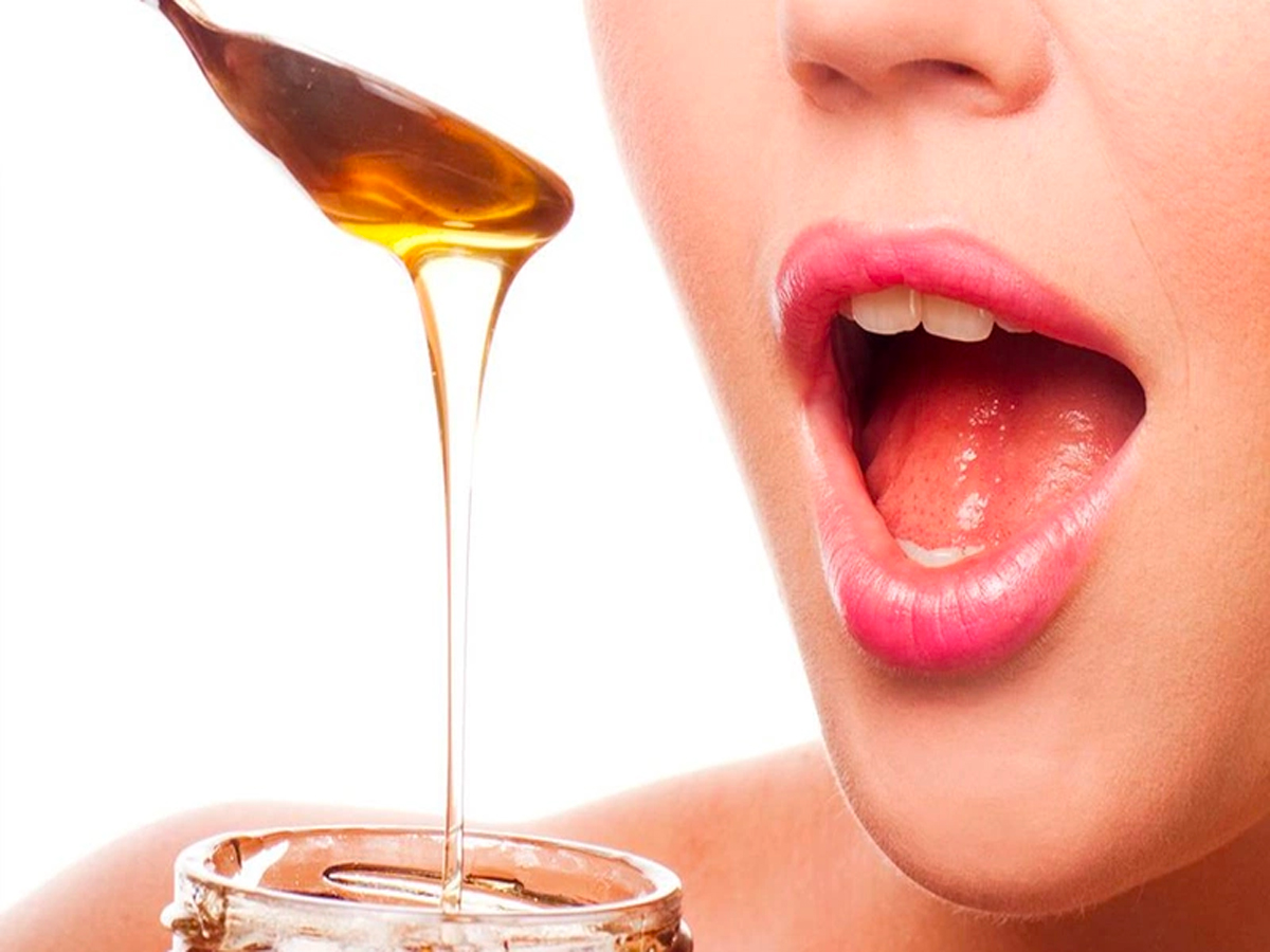 Mách bạn 10 cách dưỡng môi khô tại nhà cho đôi môi căng mọng tươi tắn