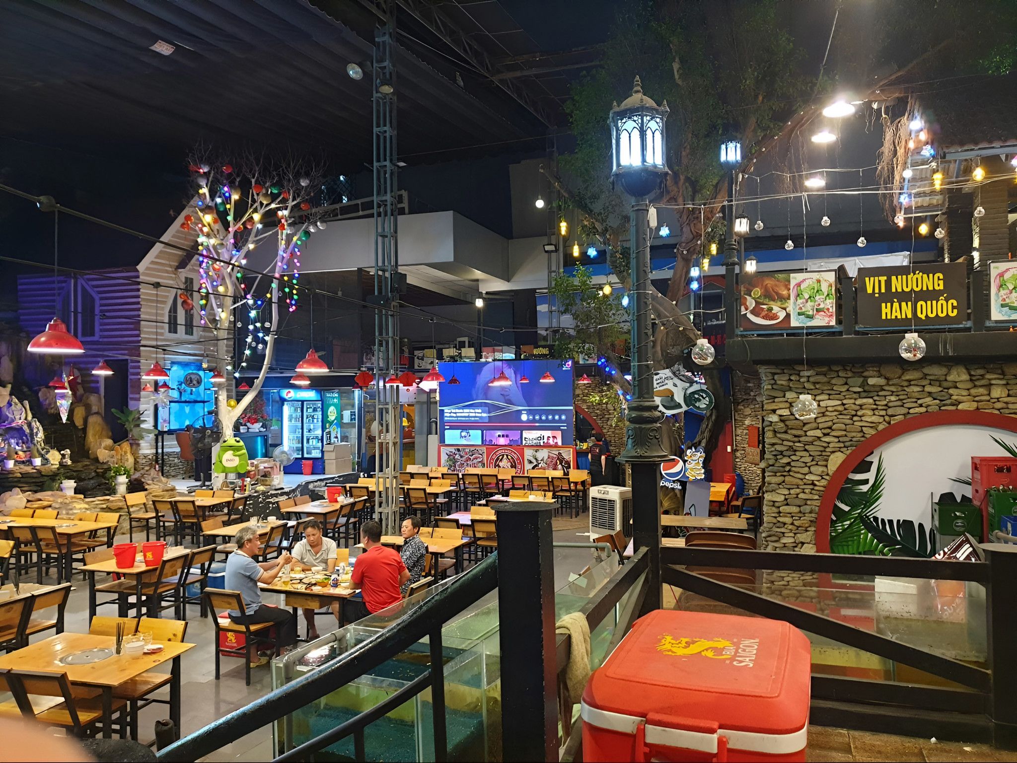 Nhà hàng quận Tân Phú Không gian thoải mái
