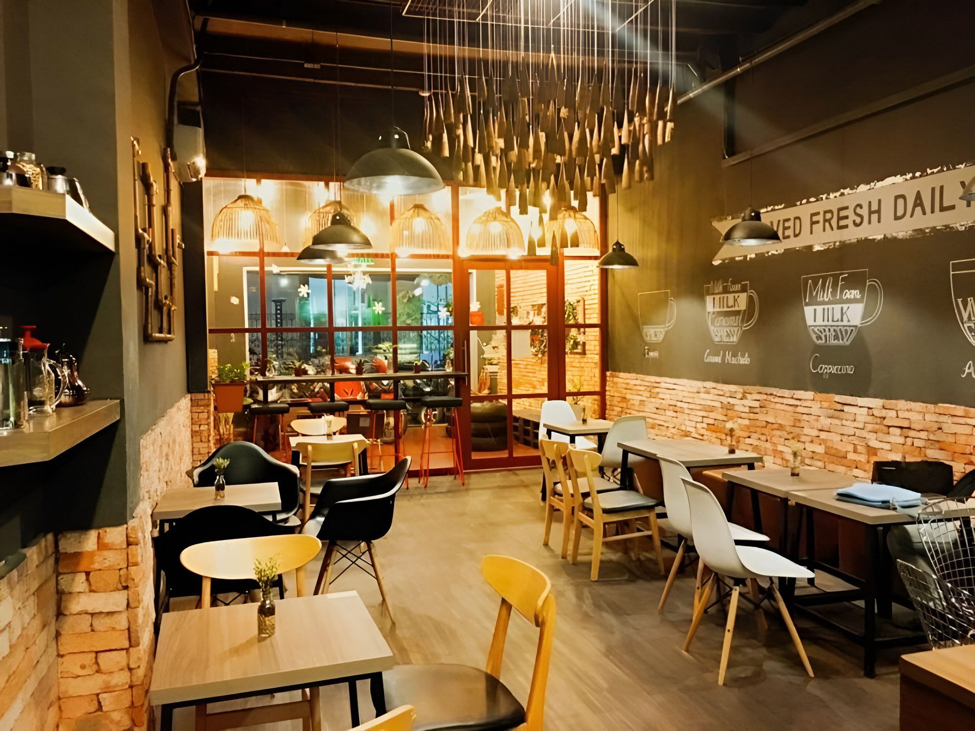 Thuê mặt bằng mở quán cafe quận Tân Phú Không gian rộng thoáng, phù hợp