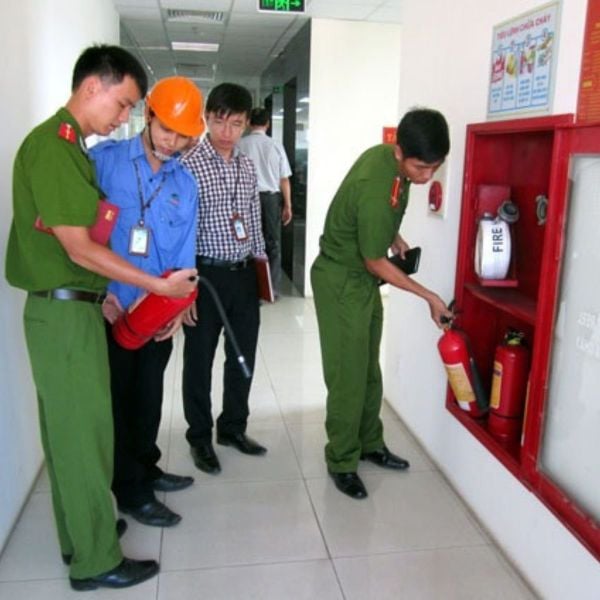 Kiểm tra, bảo trì bình chữa cháy định kì của Bộ Công An