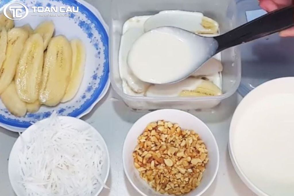 Làm kem chuối với sữa đặc với nước cốt dừa 3