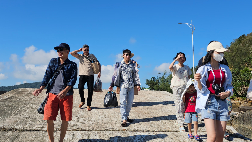 Di chuyển đi cano