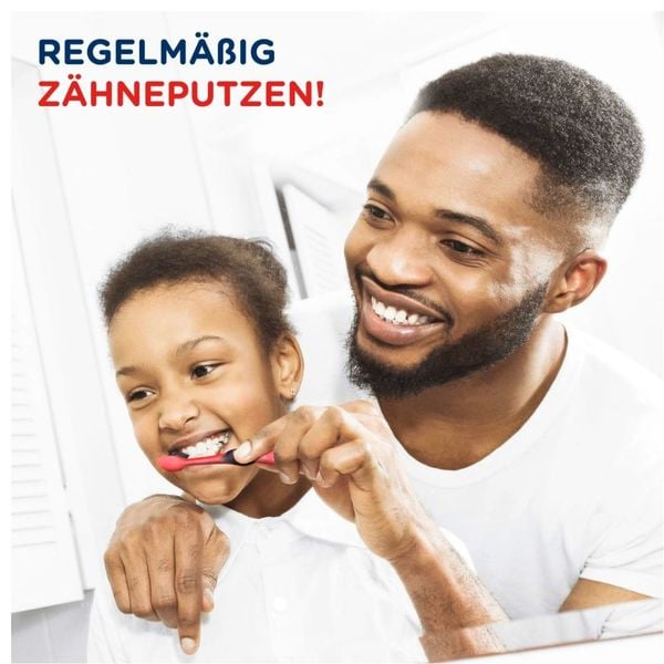 Bàn chải Signal Pikachu cho trẻ từ 6 tuổi