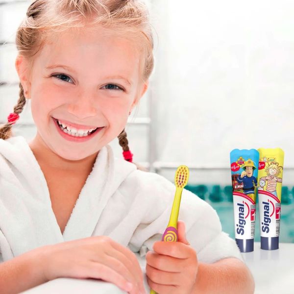 Kem đánh răng cho bé dưới 6 tuổi Signal