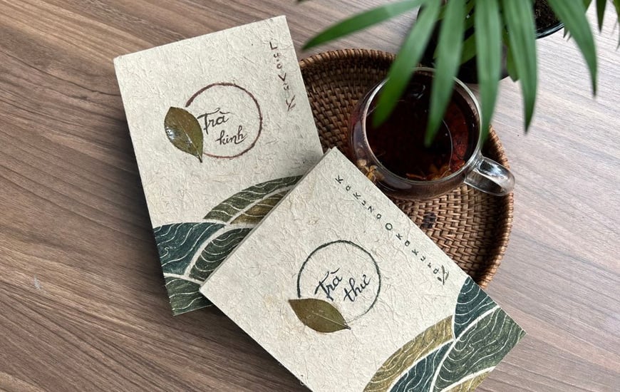 Cuốn sách được làm từ đất và lá trà