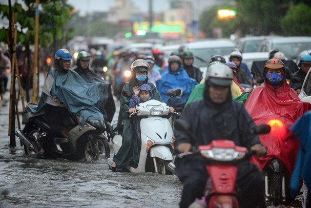 KINH NGHIỆM CHẠY XE TRONG MƯA-NHỮNG LƯU Ý CHO SỰ AN TOÀN