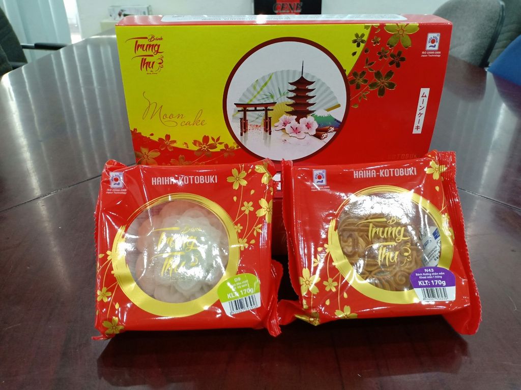 TẶNG QUÀ TRUNG THU CHO CBCNV